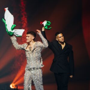 Predstavnici Italije na Eurosongu 2022. Mahmood i Blanco tijekom flag parade, Torino.