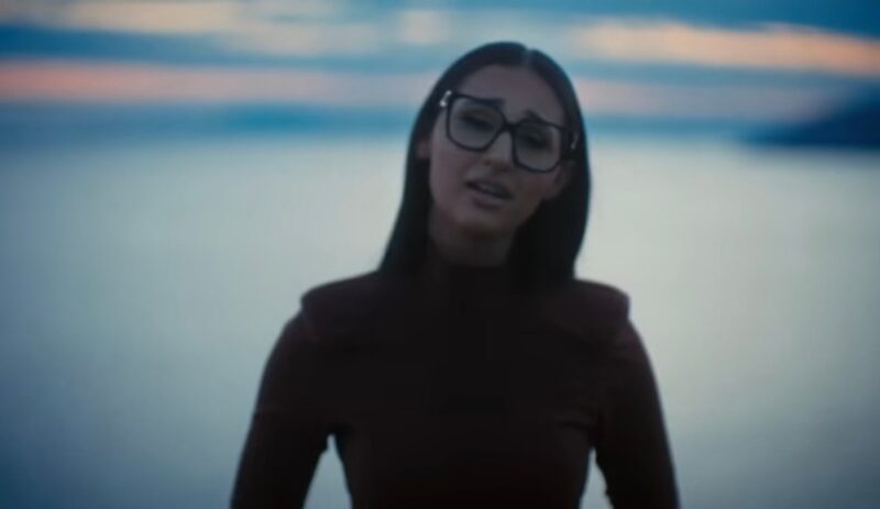 Screenshot iz spota za pesmu koja predstavlja Grčku na Eurosongu 2025