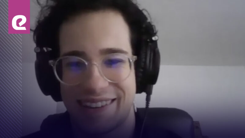 Screenshot iz intervjua sa bendom Lavina povom nastupa na Pesmi za Evroviziju 2026 sa pesmom Kraj mene